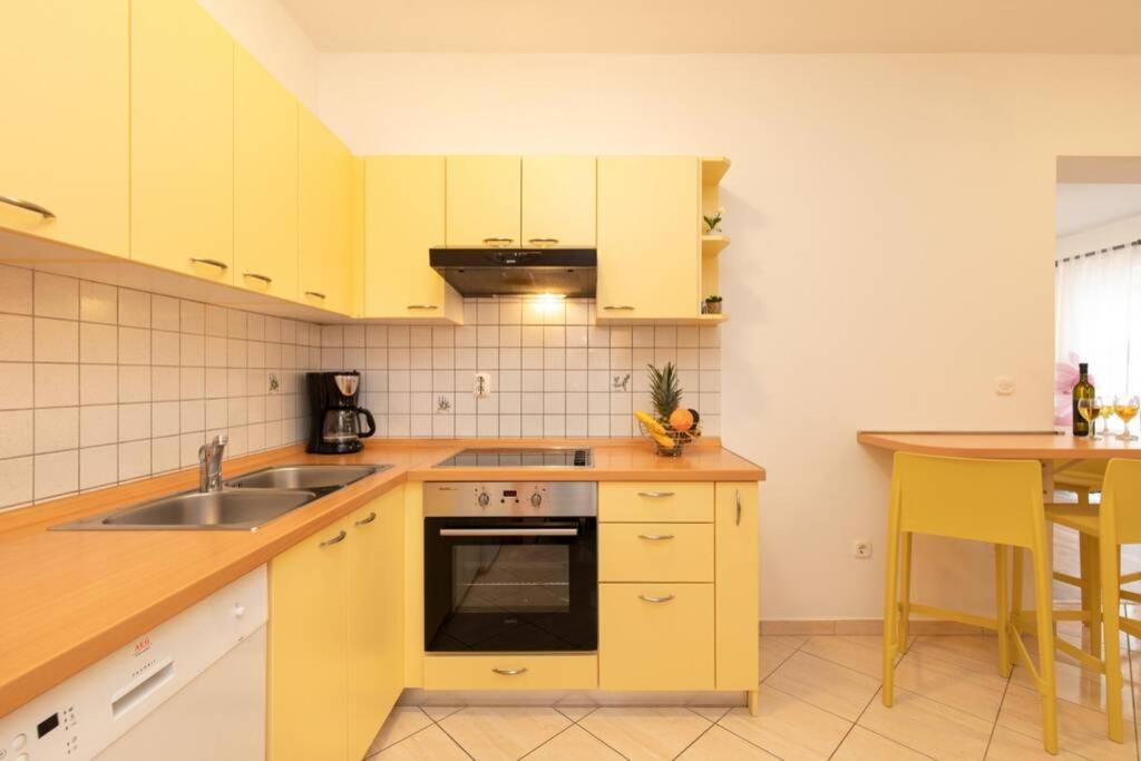 Apartments Doris, Krk Krk Town Bagian luar foto